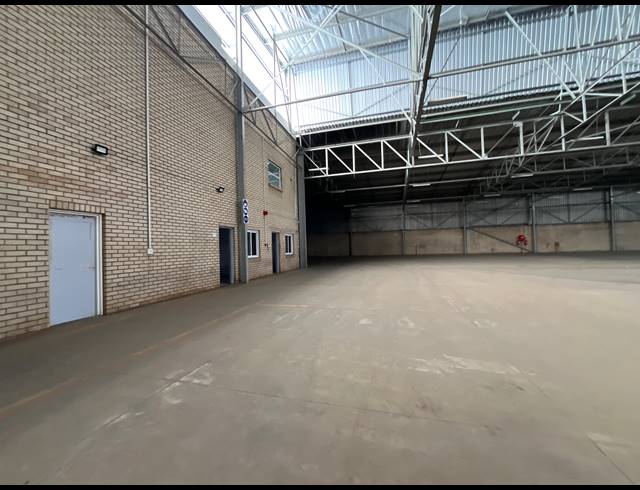 3,302M² OFFICE TO LET IN SPARTAN
